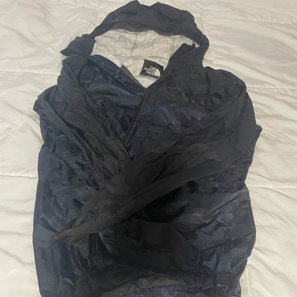navy blue north face jacket